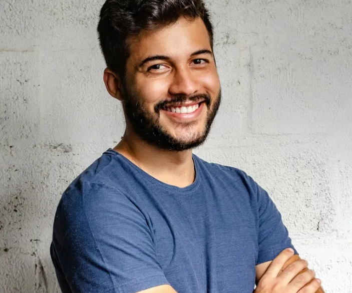 אישה מפונקת לעגה לי כי עבדתי כקופאי בסופרמרקט – כמה דקות אחר כך, היום הזה הפך לאחד החשובים ביותר בחיי.