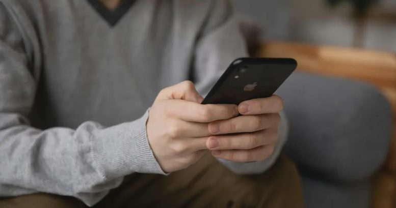 חשבתי שאבא שלי בוגד באמא שלי אחרי סיום הלימודים שלי – אבל מה שהוא באמת הסתיר הותיר אותי חסר מילים.