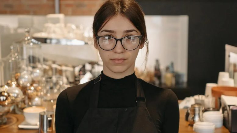 אילצו אותי ואת הנכדה הקטנה שלי לצאת מהבית קפה היישר לגשם – ואז נכנסה הצדקת.