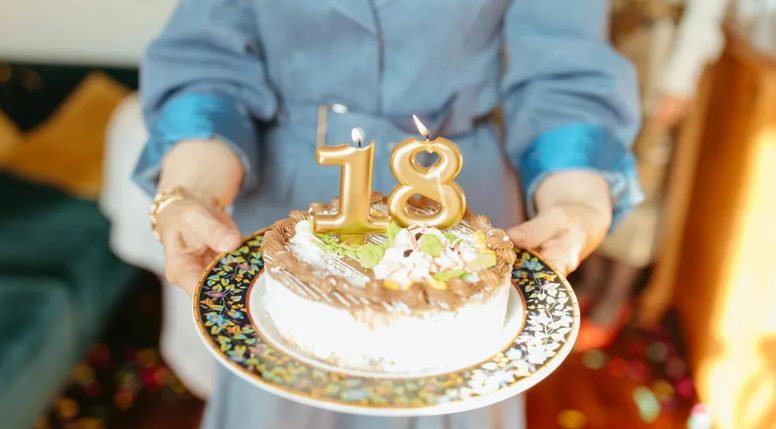 אמי החורגת גנבה את ירושת 25,000 הדולר של אמי המנוחה כדי לקנות ג'יפ לבנה – הקארמה גרמה לה לשלם פי שלוש.