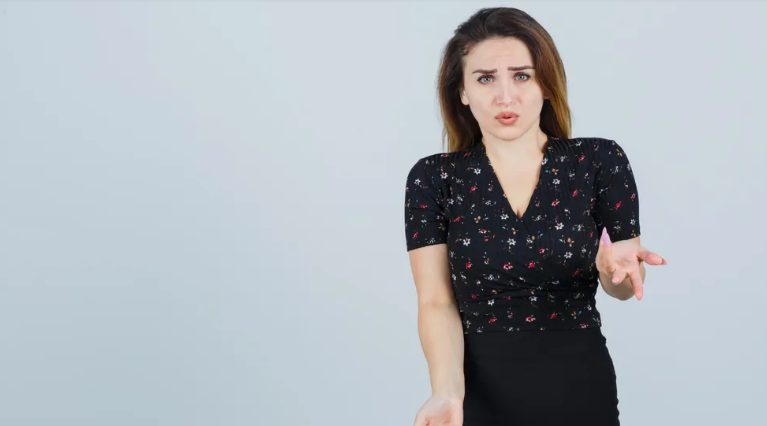 אם תובענית לעגה לסבתא שלי כי היא הייתה מנקה – דקות ספורות אחר כך היא למדה לקח שהיא לעולם לא תשכח.