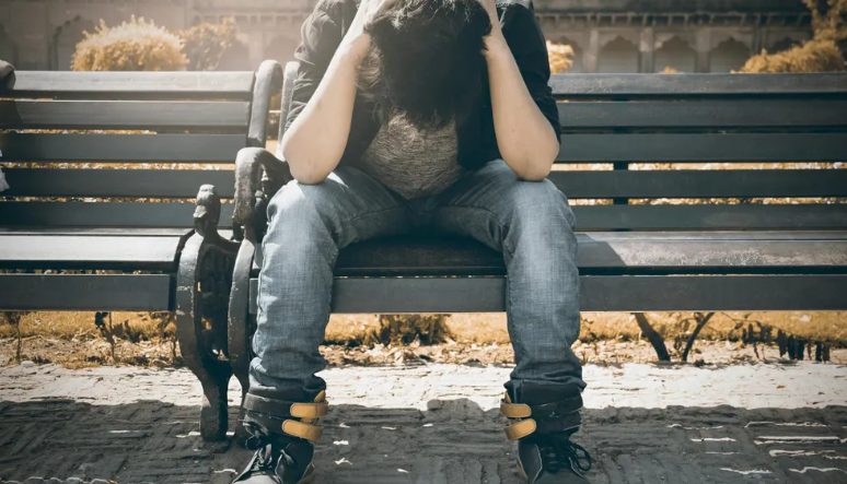 נתתי 4 דולר לאם עייפה בתחנת דלק – שבוע לאחר מכן הגיעה אליי מעטפה לעבודה