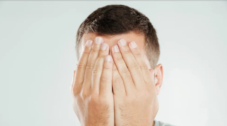 התחתנתי עם הגבר שהתעלל בי בתיכון, כי הוא נשבע לי שהשתנה – אבל בליל הכלולות שלנו הוא אמר: „סוף סוף … אני מוכן להגיד לך את האמת.“