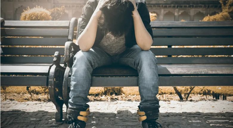 הייתי נהג אוטובוס תלמידים כשמצאתי ילד בן 6 מסתובב לבדו בלילה – 13 שנים אחר כך הגיעה אישה לקחת אותו