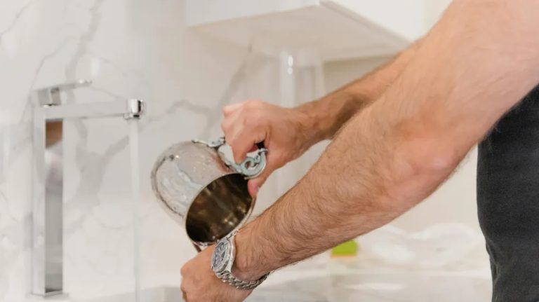 בעלי הפתיע אותי בלי ציפייה בארוחת ערב רומנטית, אבל היה סיבה נוראית לכך.