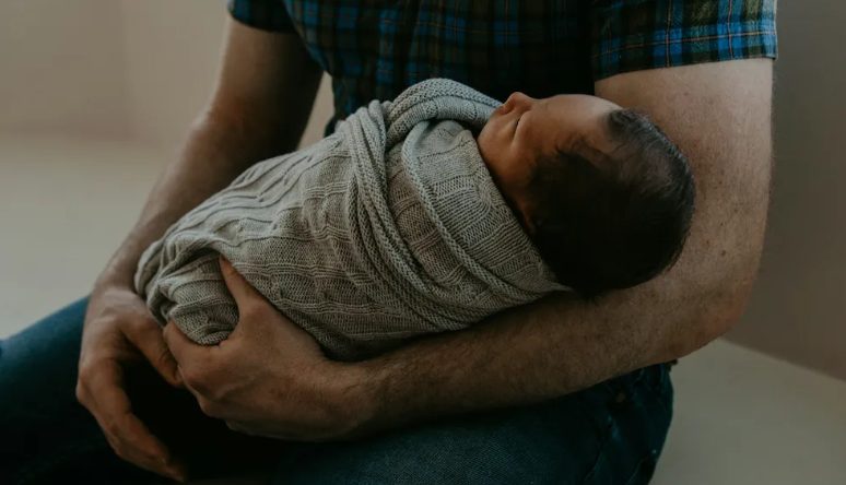 בעלי הבטיח שיטפל בתינוק אם אקבל אחד – אבל אחרי הלידה אמר לי שאני צריכה להתפטר מהעבודה.