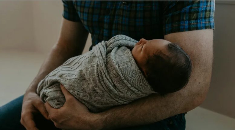 אימצתי תינוק/תינוקת לאחר שהבטחתי לה' – 17 שנים אחר כך היא שברה לי את הלב.
