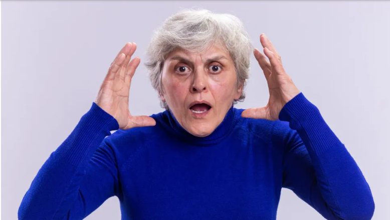 חמותי זרקה את הבגדים של בני המנוח לפח האשפה, אבל חשפתי בפני כולם סוד גרוע עוד יותר שלה.