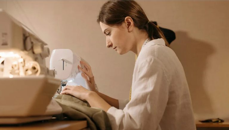 אמא שלי תפרה לי שמלת כלה רק 3 ימים לפני מותה – לא יכולתי לסלוח על מה שקרה לה ממש לפני הטקס