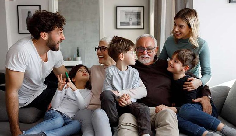 שלחתי את בתי בת ה־14 לחמותי לחופשת הפסחא – ואז השריף התקשר: „הבת שלך בתחנת הרשויות, בוא מיד!”