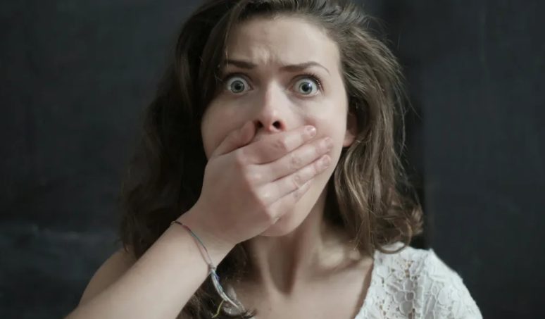 איבדתי את ילדי לאחר שבעלי עזב אותי למען אחותי והכניס אותה להריון — ביום חתונתם, הקארמה התערבה.