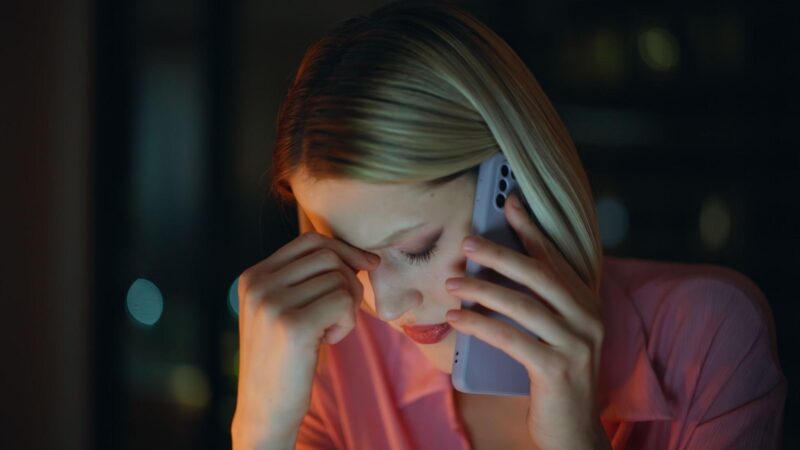 הבוס שלי פיטר אותי בגלל המראה שלי – 10 שנים אחר כך פגשתי אותו בפורום העסקים הגדול ביותר בארה״ב ועשיתי משהו שהשאיר 500 אורחים בשקט מוחלט