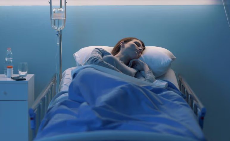 "אלה לא הילדים שלך" – השכנה ניסתה לגנוב משפחה של מישהי אחרת בזמן שהאם נאבקה להשיב את זיכרונה.
