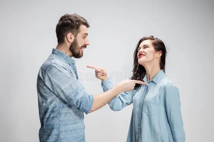 הילדה היפה ביותר בבית הספר הזמינה אותי לנשף הסיום, בעוד כולם האחרים התעללו בי בגלל המראה שלי – 20 שנה מאוחר יותר היא לא זיהתה אותי, ומה שעשיתי שינה את חייה.