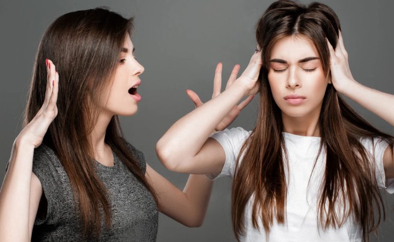 אמי החורגת "בטעות" שברה את הלפטופ שלי עם עבודת התזה 24 שעות לפני ההגנה, ואמרה בחיוך מתנשא "אופס" – כשהדיקן דפק בדלת שלנו למחרת בבוקר, היא החווירה.