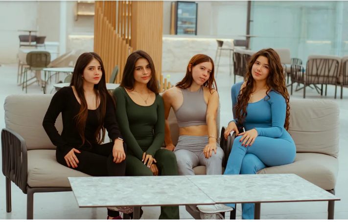 הכנתי אלבום סקראפבוק לכלתי ההרה – ואז מצאתי תמונה שגרמה לי להטיל ספק בכל מה שידעתי על לידת בני.